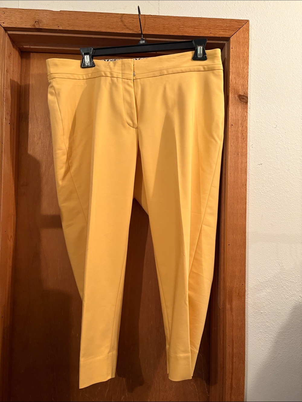 Peter Nygard Yellow Capri Pants